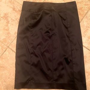 Right above the knee skirt size 8, worn 3 times, side slit (small), soft, black